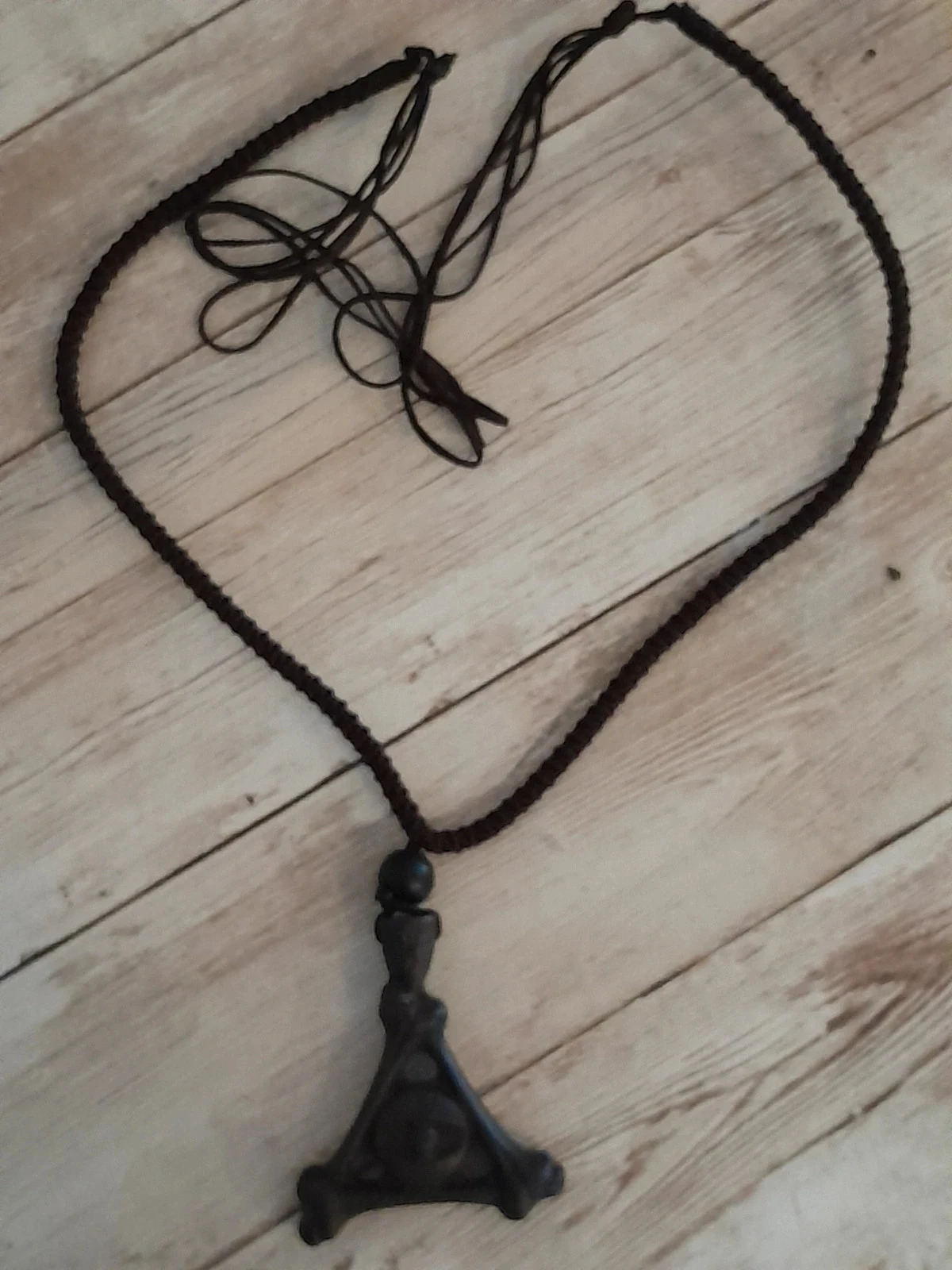 Halsband met koord en houten hanger, vruchtbaarheid en bescherming van de vrouw – photo 4